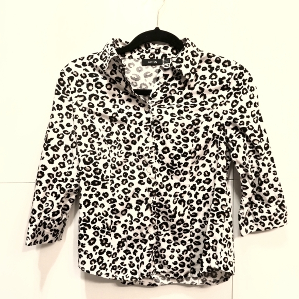 Leopard Button down Blouse - Picture 8 of 8